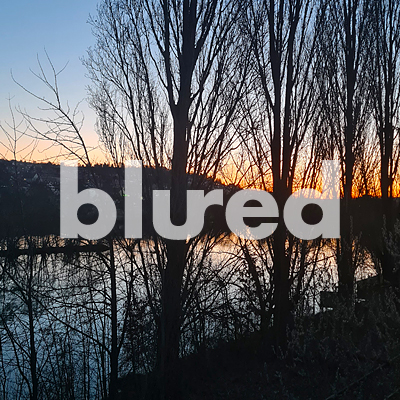 Morgengruß blured Werbeagentur in blau und rot